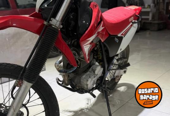Motos - Honda Tornado 250 2016 Nafta 12000Km - En Venta