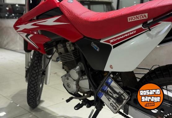 Motos - Honda Tornado 250 2016 Nafta 12000Km - En Venta