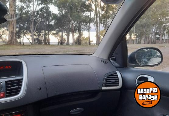 Autos - Peugeot 207 2011 GNC 200000Km - En Venta