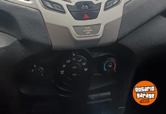 Autos - Ford Fiesta Kinetic Design Tit 2013 Nafta 118000Km - En Venta