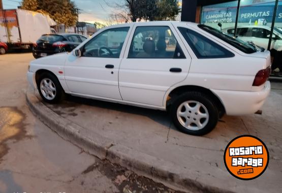Autos - Ford Escort 1999 Nafta 130000Km - En Venta