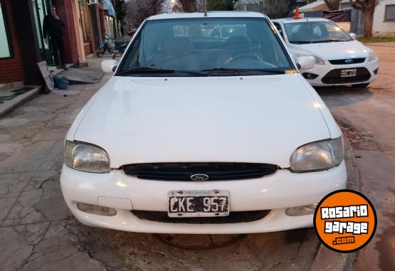 Autos - Ford Escort 1999 Nafta 130000Km - En Venta