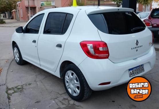 Autos - Renault Sandero 2016 Nafta 121000Km - En Venta