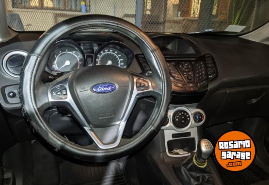 Autos - Ford Fiesta kinetic 2015 Nafta 150000Km - En Venta