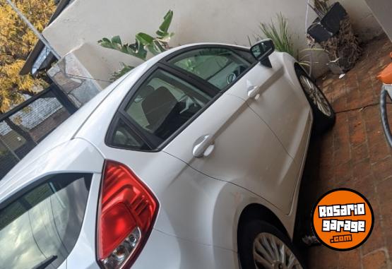 Autos - Ford Fiesta kinetic 2015 Nafta 150000Km - En Venta