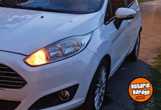 Autos - Ford Fiesta kinetic 2015 Nafta 150000Km - En Venta