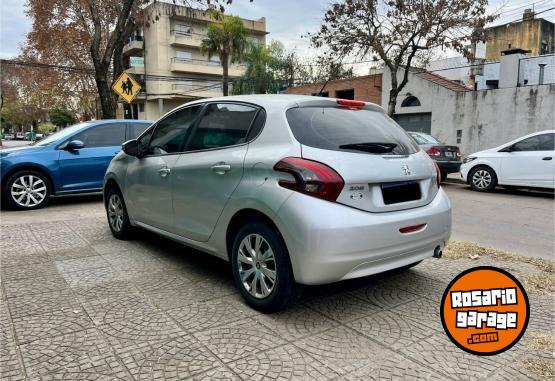 Autos - Peugeot 208 2017 Nafta 100000Km - En Venta