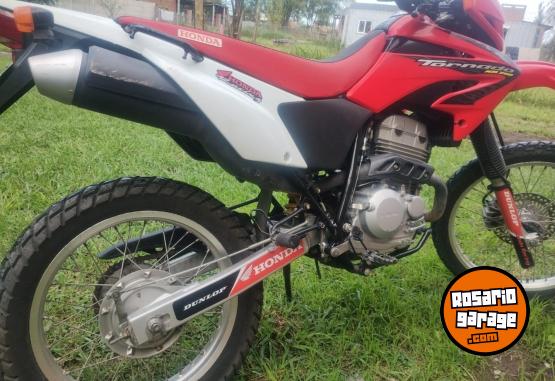 Motos - Honda TORNADO 2014 Nafta 9000Km - En Venta