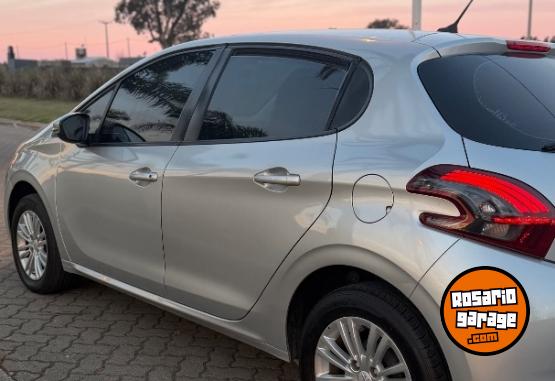 Autos - Peugeot 208 2016 Nafta 90000Km - En Venta