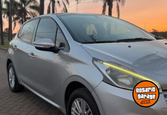 Autos - Peugeot 208 2016 Nafta 90000Km - En Venta
