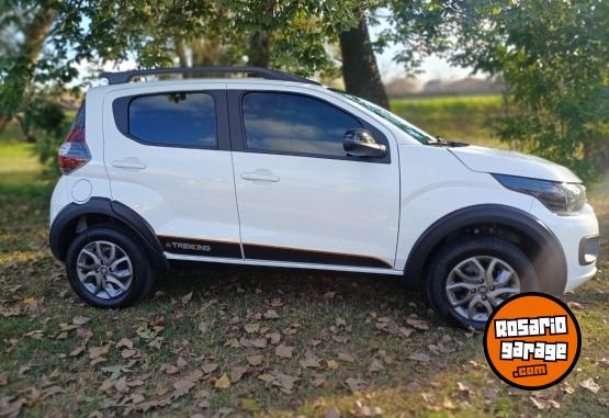 Autos - Fiat Mobi Trekking 2024 Nafta 22000Km - En Venta
