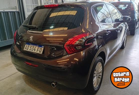 Autos - Peugeot 208 2019 Nafta 62000Km - En Venta