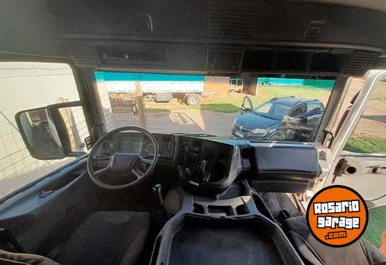 Camiones y Gr�as - Scania P124 420 Hp - A�o 2006 - En Venta