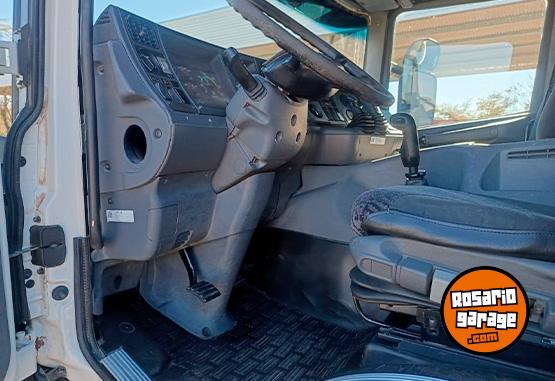 Camiones y Gr�as - Scania P124 420 Hp - A�o 2006 - En Venta