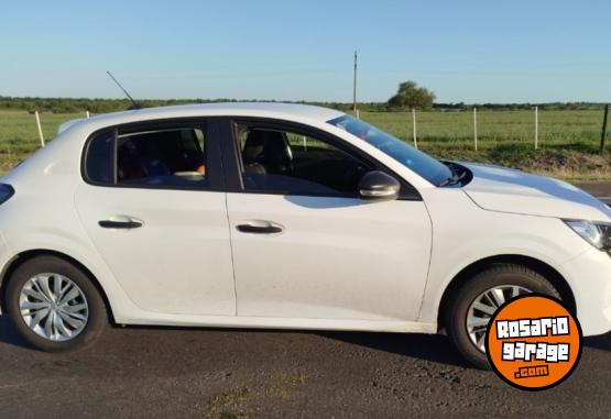 Autos - Peugeot 208 2023 Nafta 13000Km - En Venta
