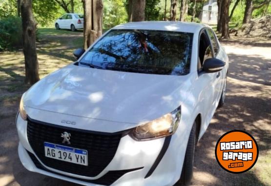 Autos - Peugeot 208 2023 Nafta 13000Km - En Venta
