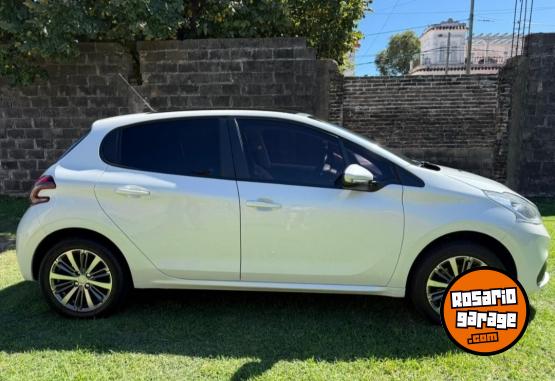 Autos - Peugeot 208 2017 Nafta 98000Km - En Venta