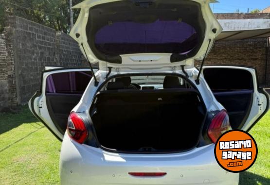 Autos - Peugeot 208 2017 Nafta 98000Km - En Venta