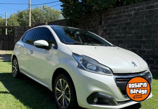 Autos - Peugeot 208 2017 Nafta 98000Km - En Venta