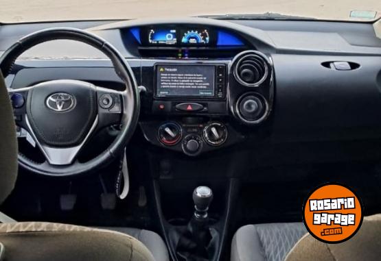 Autos - Toyota ETIOS XLS 2020 Nafta 80000Km - En Venta