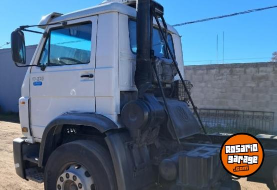 Camiones y Gr�as - CAMION VW 17220 - En Venta