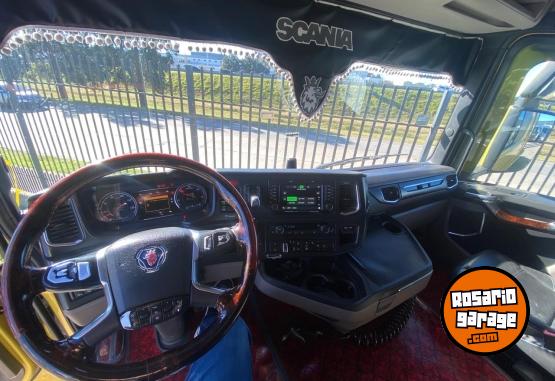 Camiones y Gr�as - R450 A 6X2 - En Venta