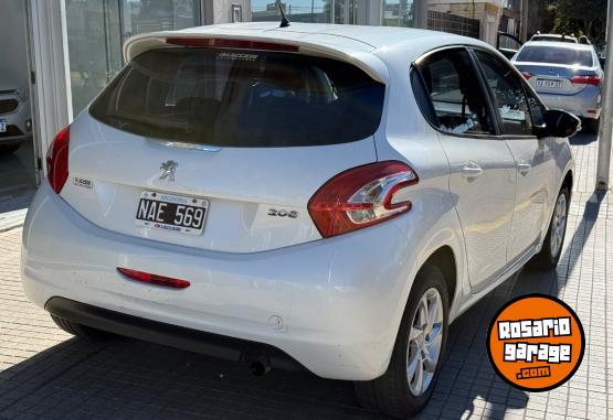 Autos - Peugeot 208 ALLURE 1.5 NAV 2013 Nafta 143000Km - En Venta