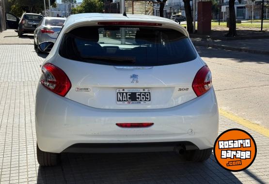 Autos - Peugeot 208 ALLURE 1.5 NAV 2013 Nafta 143000Km - En Venta