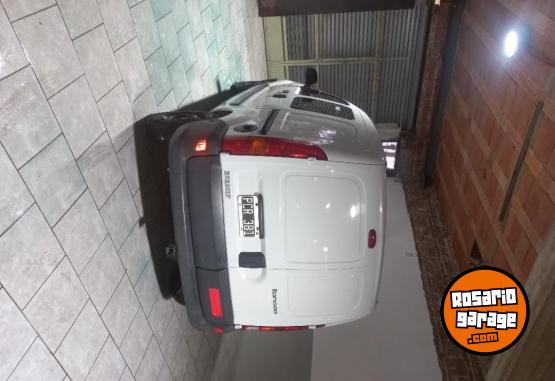 Utilitarios - Renault Kangoo 2015 GNC 190000Km - En Venta