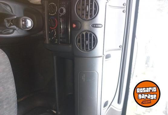 Utilitarios - Renault Kangoo 2015 GNC 190000Km - En Venta