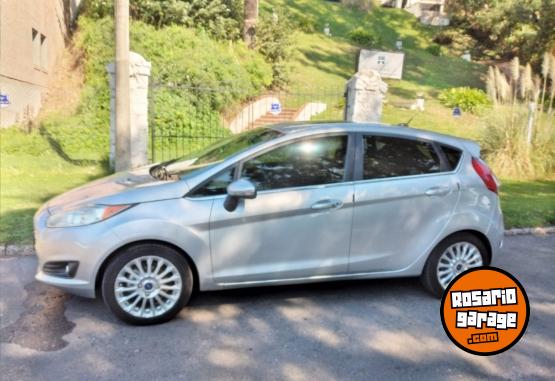 Autos - Ford Fiesta Titanium KD 5 puer 2015 Nafta 239600Km - En Venta