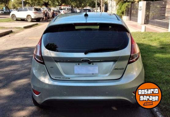 Autos - Ford Fiesta Titanium KD 5 puer 2015 Nafta 239600Km - En Venta