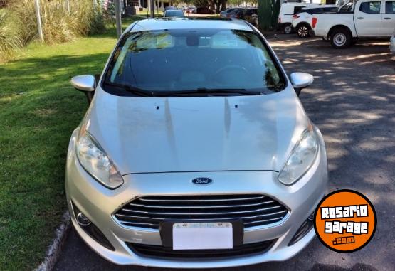 Autos - Ford Fiesta Titanium KD 5 puer 2015 Nafta 239600Km - En Venta