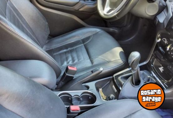 Autos - Ford Fiesta Titanium KD 5 puer 2015 Nafta 239600Km - En Venta