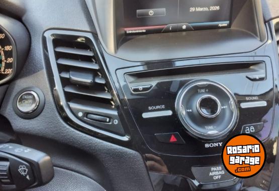 Autos - Ford Fiesta Titanium KD 5 puer 2015 Nafta 239600Km - En Venta
