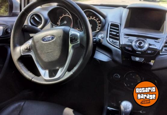 Autos - Ford Fiesta Titanium KD 5 puer 2015 Nafta 239600Km - En Venta