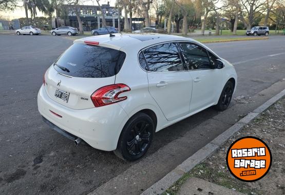 Autos - Peugeot 208 2015 Nafta 82000Km - En Venta