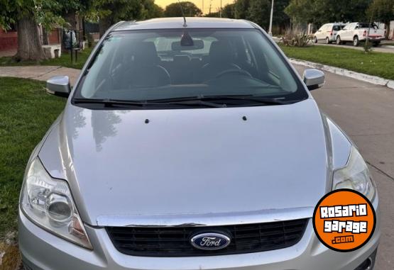 Autos - Ford Focus 2 Ghia 2.0 2011 Nafta 150000Km - En Venta