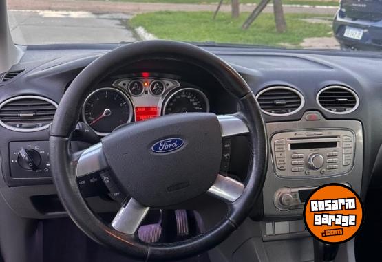 Autos - Ford Focus 2 Ghia 2.0 2011 Nafta 150000Km - En Venta