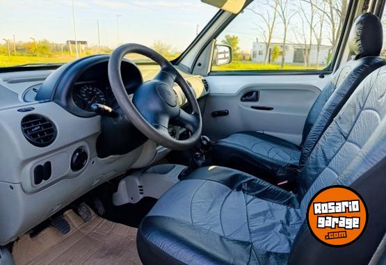 Utilitarios - Renault Kangoo 5 plazas 2012 Nafta 230000Km - En Venta