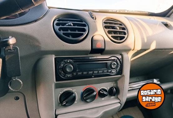 Utilitarios - Renault Kangoo 5 plazas 2012 Nafta 230000Km - En Venta