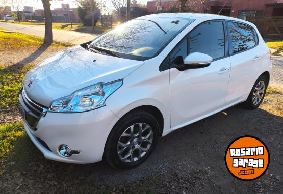 Autos - Peugeot 208 touchscreen 2015 Nafta 186000Km - En Venta