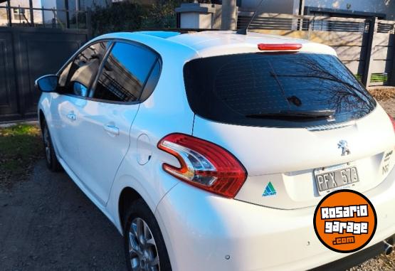 Autos - Peugeot 208 touchscreen 2015 Nafta 186000Km - En Venta