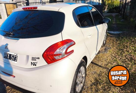 Autos - Peugeot 208 touchscreen 2015 Nafta 186000Km - En Venta