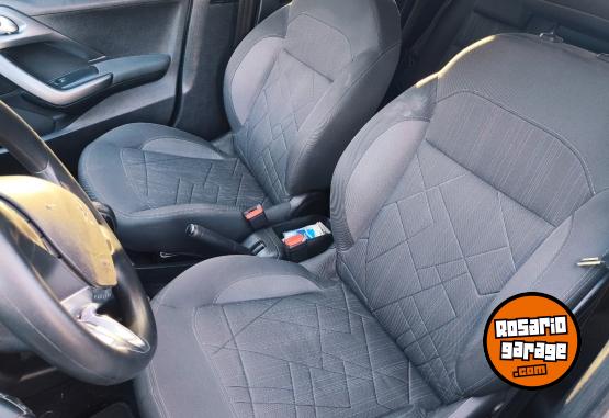 Autos - Peugeot 208 touchscreen 2015 Nafta 186000Km - En Venta