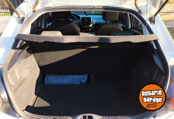 Autos - Peugeot 208 touchscreen 2015 Nafta 186000Km - En Venta