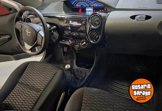 Autos - Toyota Etios 2015 Nafta 90000Km - En Venta