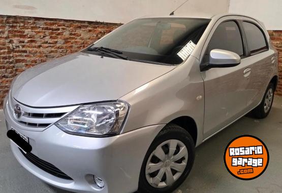Autos - Toyota Etios 2015 Nafta 90000Km - En Venta
