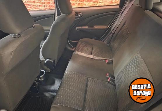 Autos - Toyota Etios 2015 Nafta 90000Km - En Venta