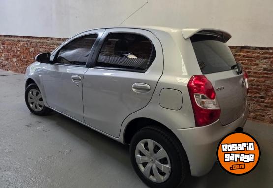 Autos - Toyota Etios 2015 Nafta 90000Km - En Venta